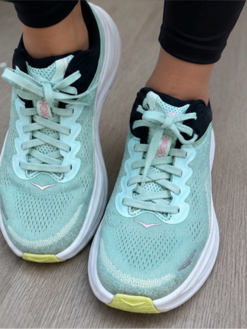 Hoka Women's Bondi 9 Running Shoes • Blue Spark/Mint Fluorite size 8 B out smoke